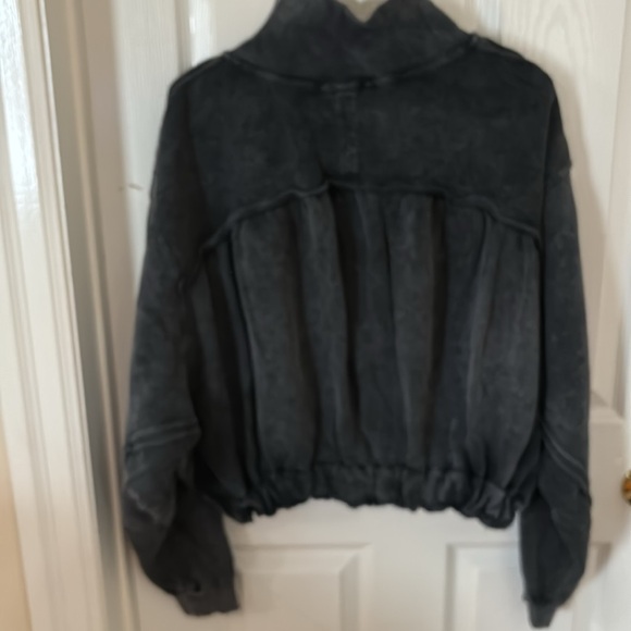 Free People cropped grey/black sweatshirt with half zip size M - Picture 6 of 7